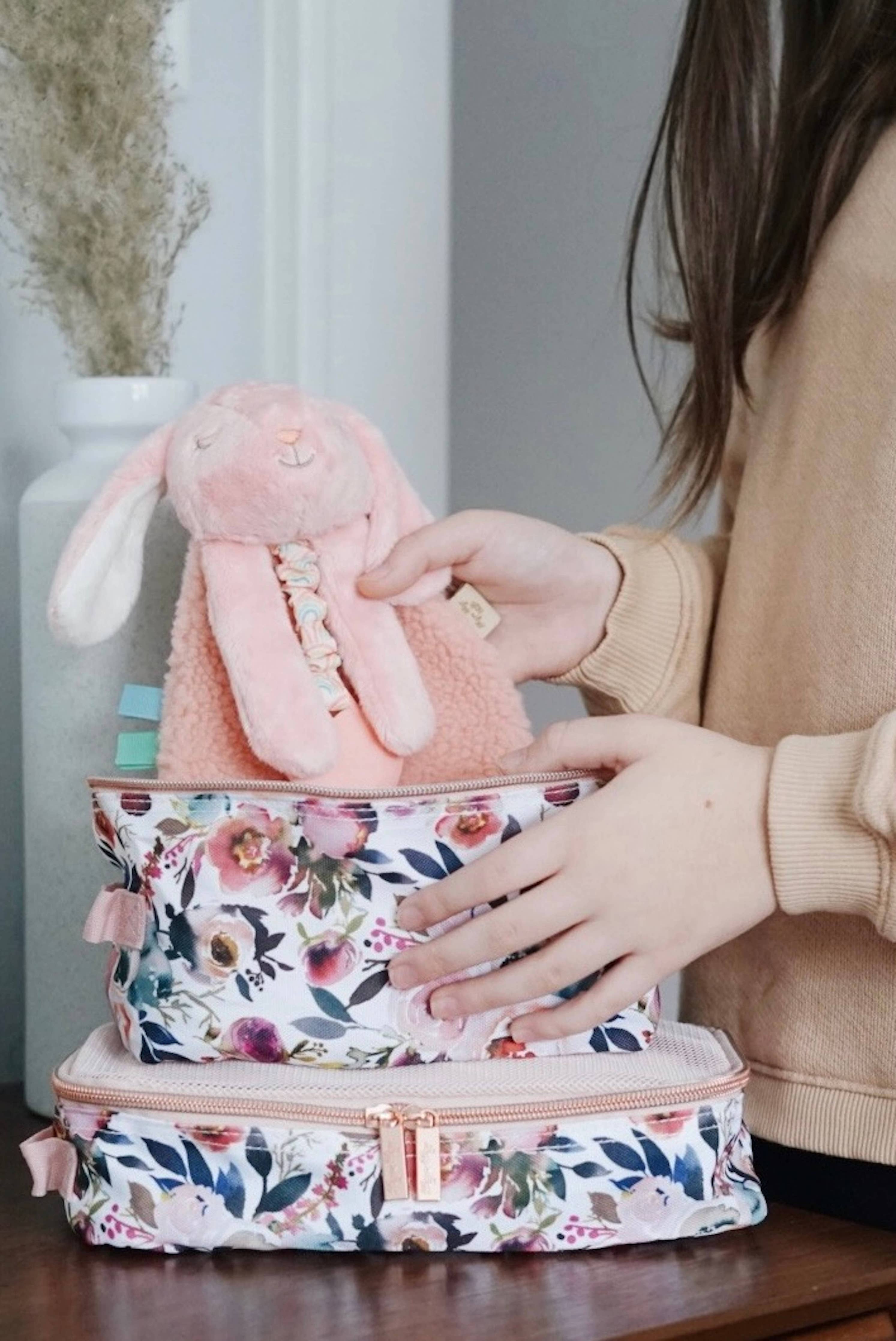 Peluche avec jouet de dentition | Itzy Friends Lovey™ Théo l'Ours