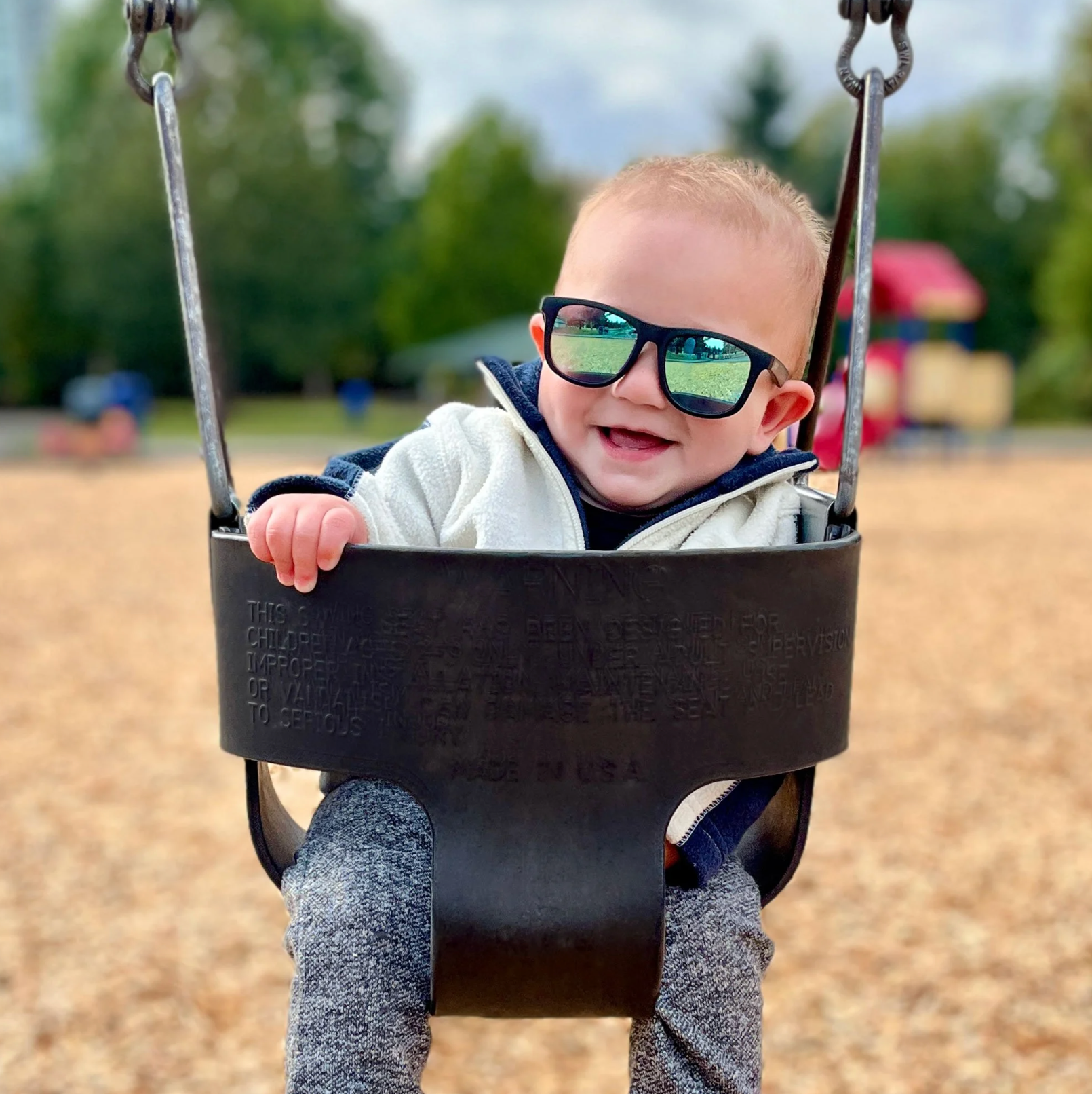 Kids Polarized Heart Sunglasses | Black Aurora