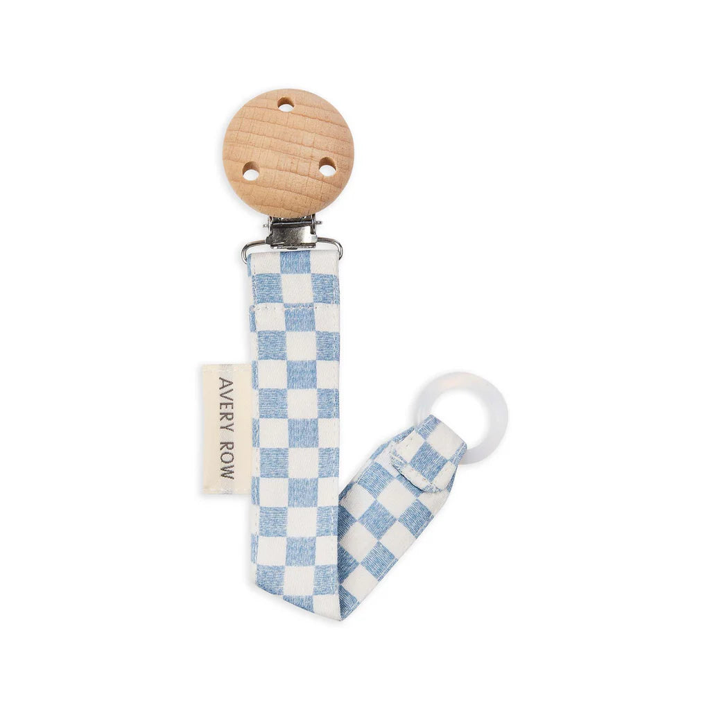 Attache suce Avery Row carreaux bleu Waves avec clip bois et anneau silicone - Avery Row Waves blue check pacifier clip with wooden clip and silicone ring