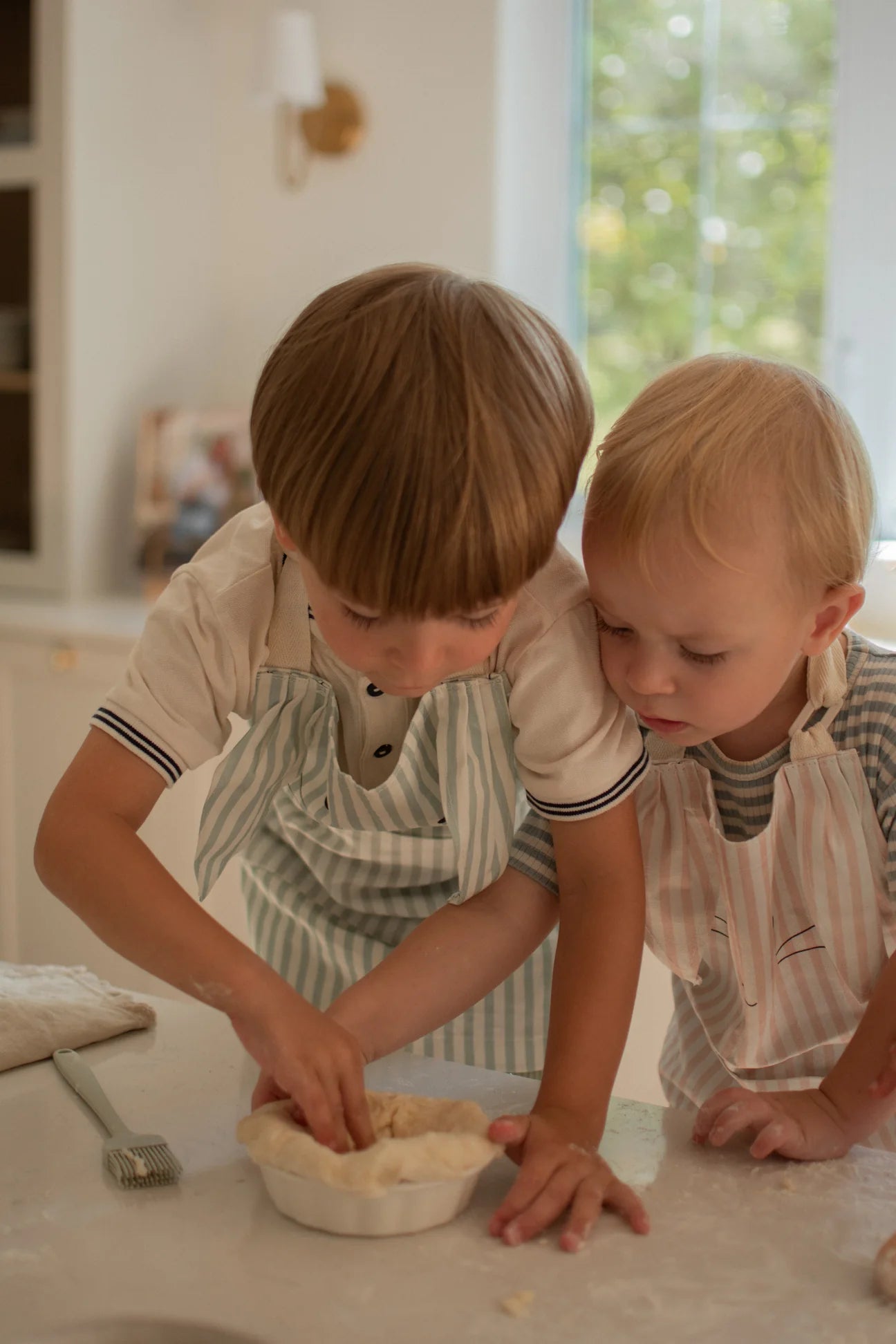 Tablier de cuisine pour enfants Micasso & Co – Petit chef, doux, ajustable et lavable, Olie & co - Kids cooking apron – Little Chef, soft, adjustable and washable, Olie & co