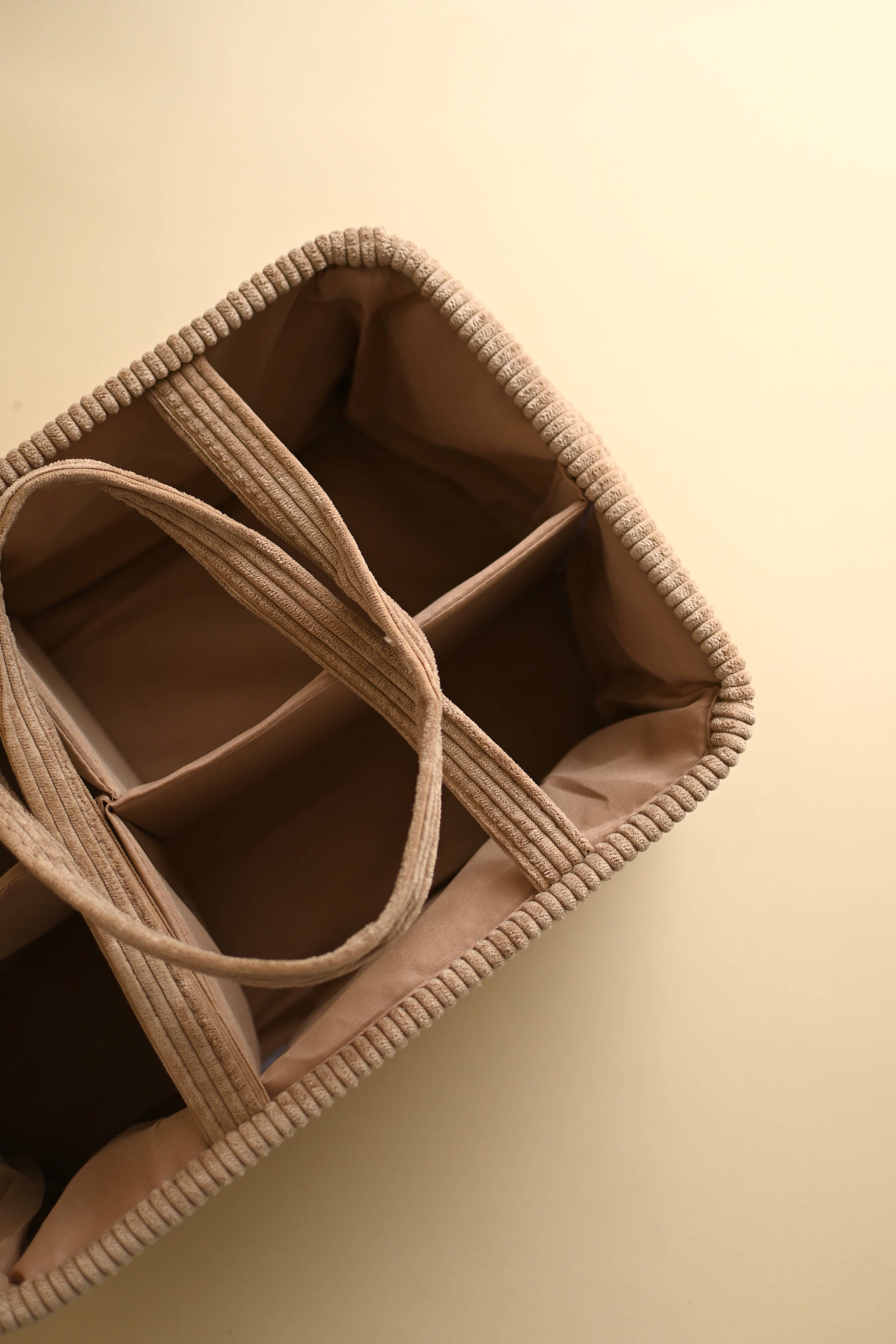 Panier à couches amande Minika – organisateur bébé en velours côtelé, rangement chambre, Olie & co - Minika almond corduroy diaper caddy – baby essentials organizer, Olie & co
