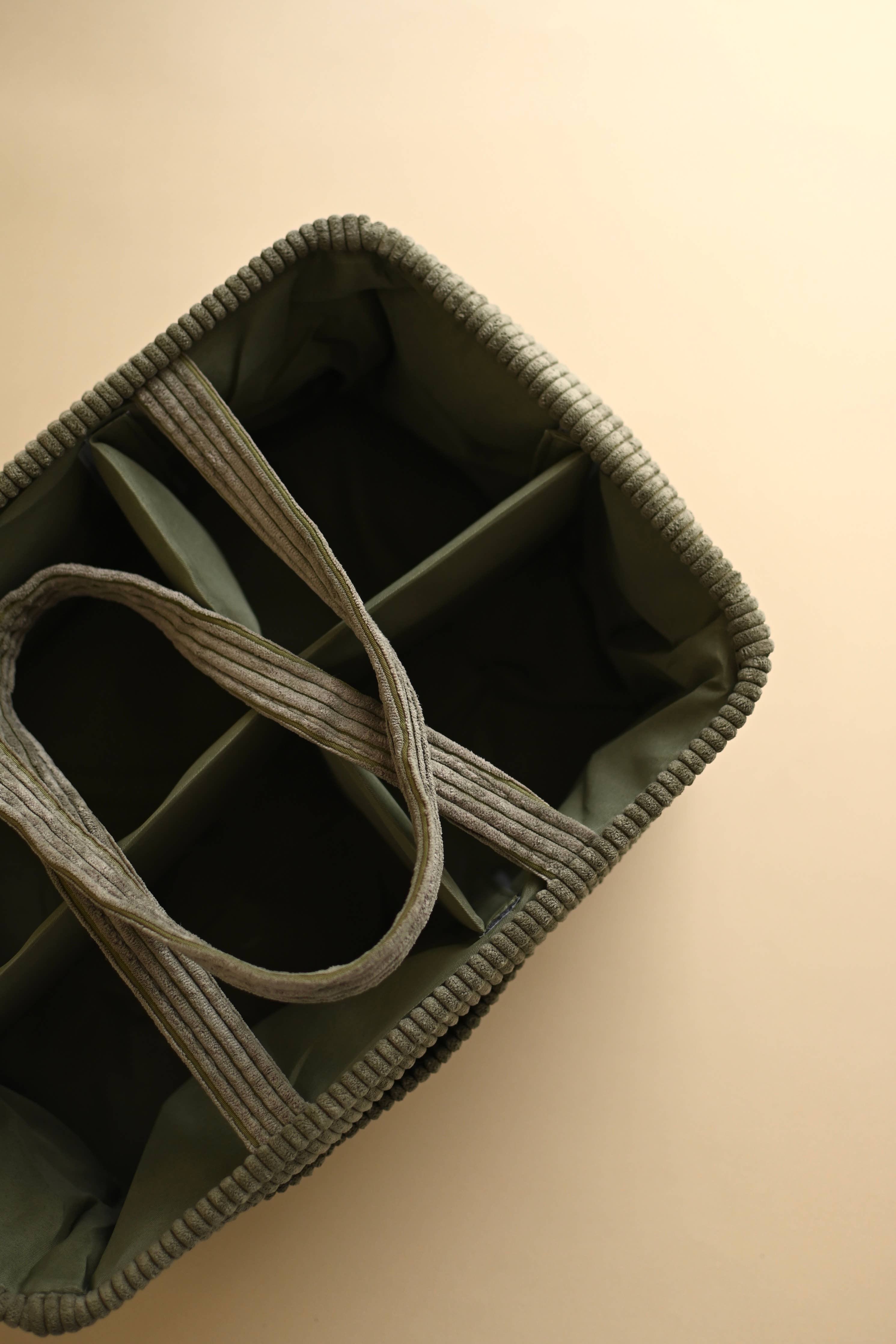 Panier à couches sauge Minika – organisateur en velours côtelé, rangement bébé, Olie & co - Minika sage corduroy diaper caddy – baby nursery organizer, Olie & co