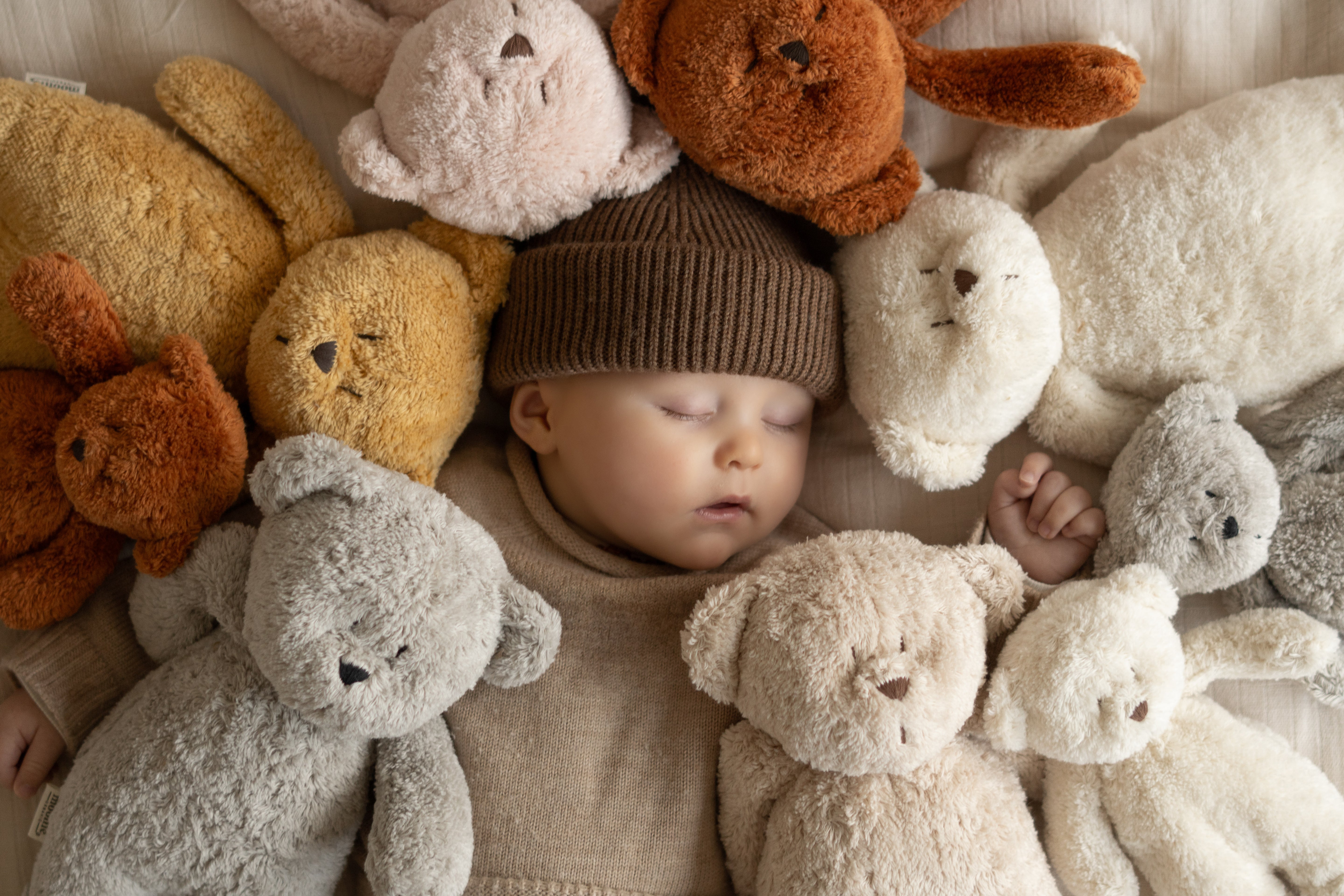 Moonie 2.0. | Baby Sleep Aid Plush with White Noise & Night Light | Cappuccino