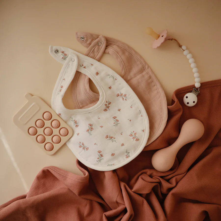 Ensemble de deux bavoirs | Fleurs roses & blush