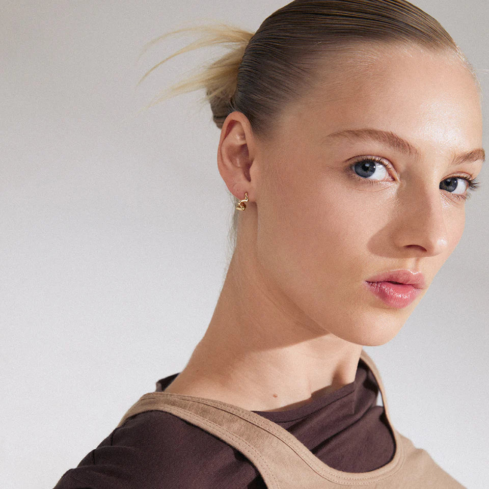 Boucles d'oreilles en or recyclé | Anneaux ondulés Penelope