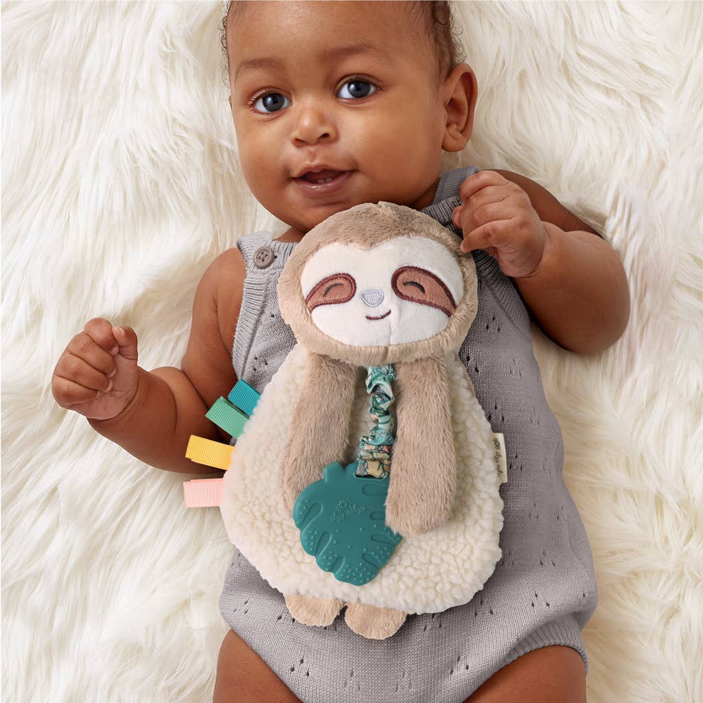 Peluche avec jouet de dentition | Itzy Friends Lovey™ Théo l'Ours