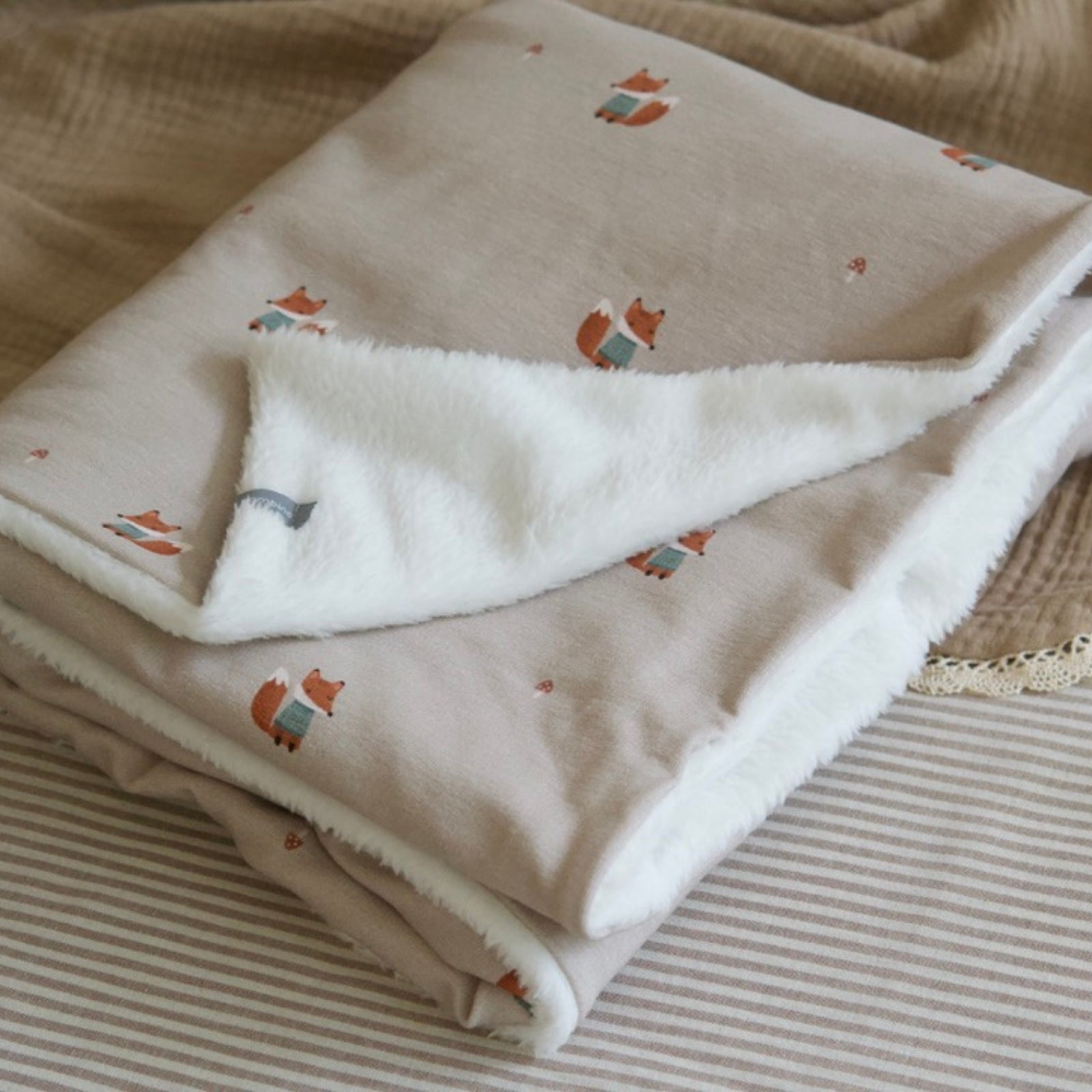 couverture bébé renard Baluchon douce motifs gris - Baluchon fox baby blanket soft grey pattern fabric