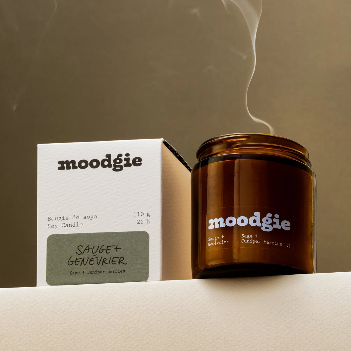 Bougie parfumée Sauge + Genévrier Moodgie, cire de soya 110 g dans un pot en verre ambré, coulée à la main à Montréal | Moodgie Sage + Juniper scented soy candle, 110 g in an amber glass jar, hand-poured in Montreal