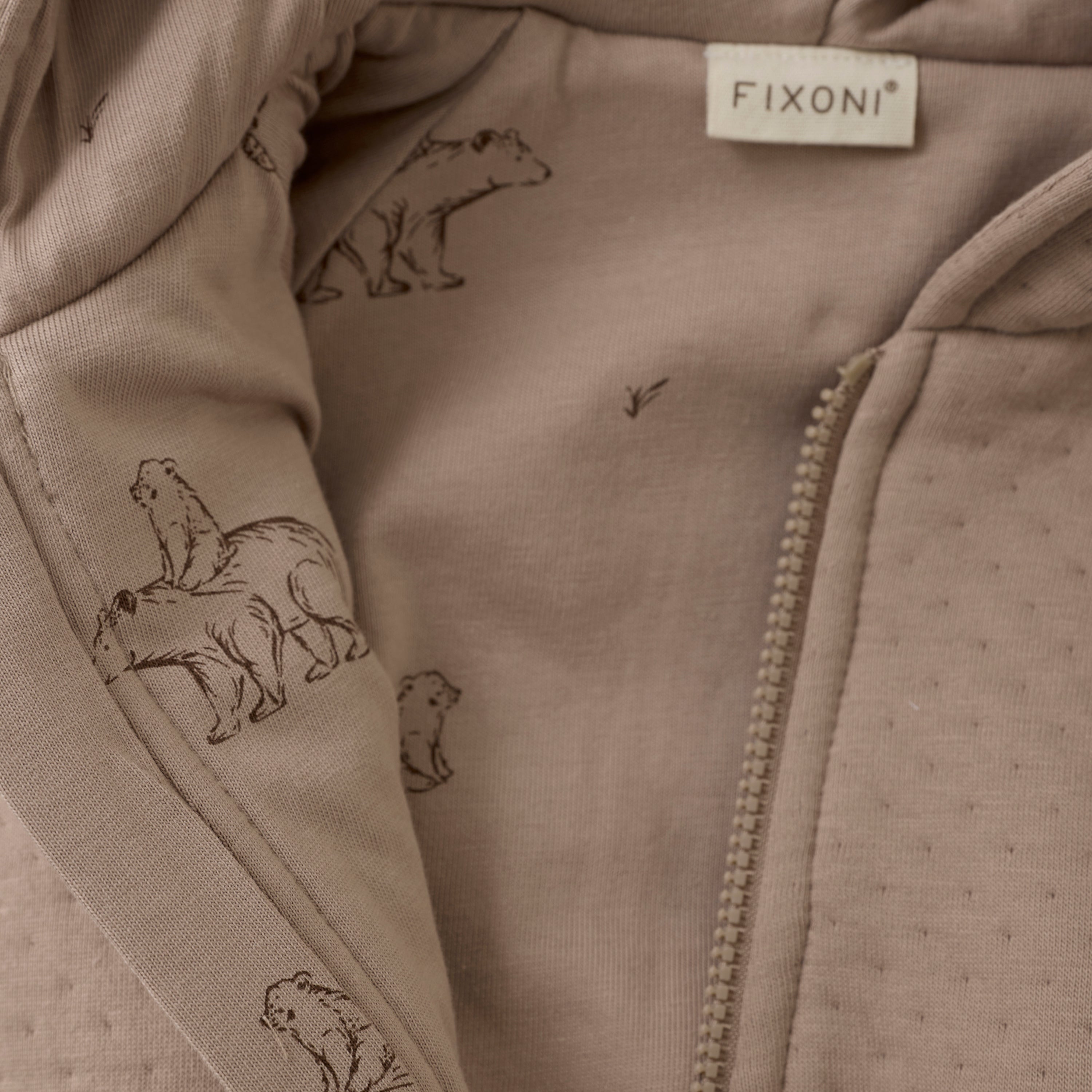 Combinaison Mocha Fixoni – combinaison extérieure bébé douce avec doublure oursons, capuche et fermeture diagonale, certifiée OEKO-TEX®, Olie & co