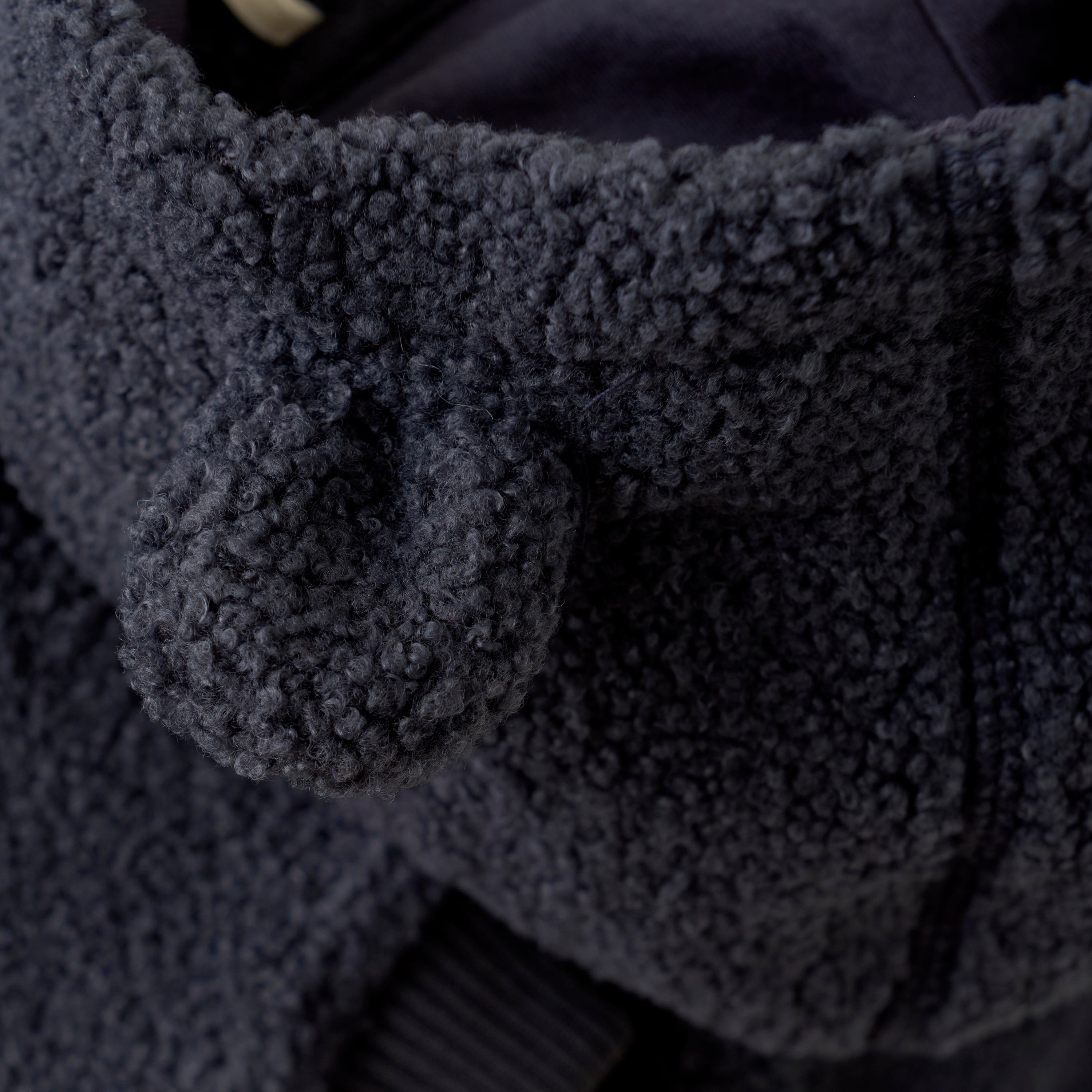 Combinaison extérieure Fixoni en teddy bleu marin – douce et chaude, avec capuche oreilles d’ourson, Olie & co