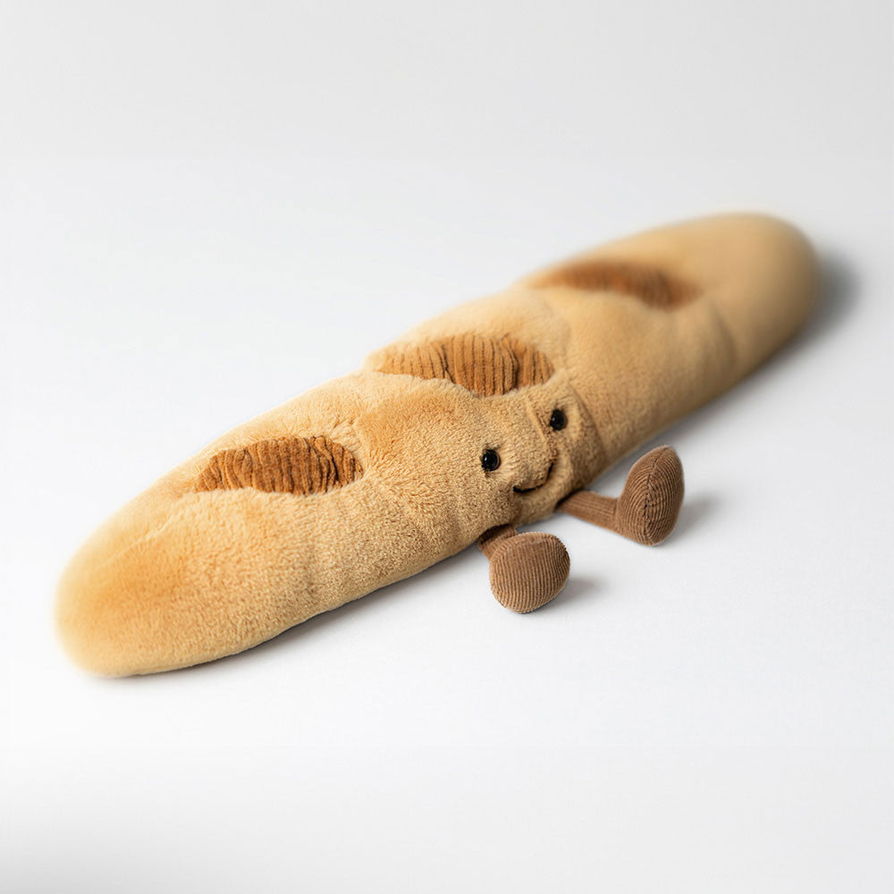 peluche baguette Jellycat Amuseables allongée avec détails brodés et style parisien - Jellycat Amuseables baguette plush long shape with embroidered details and Paris-inspired design