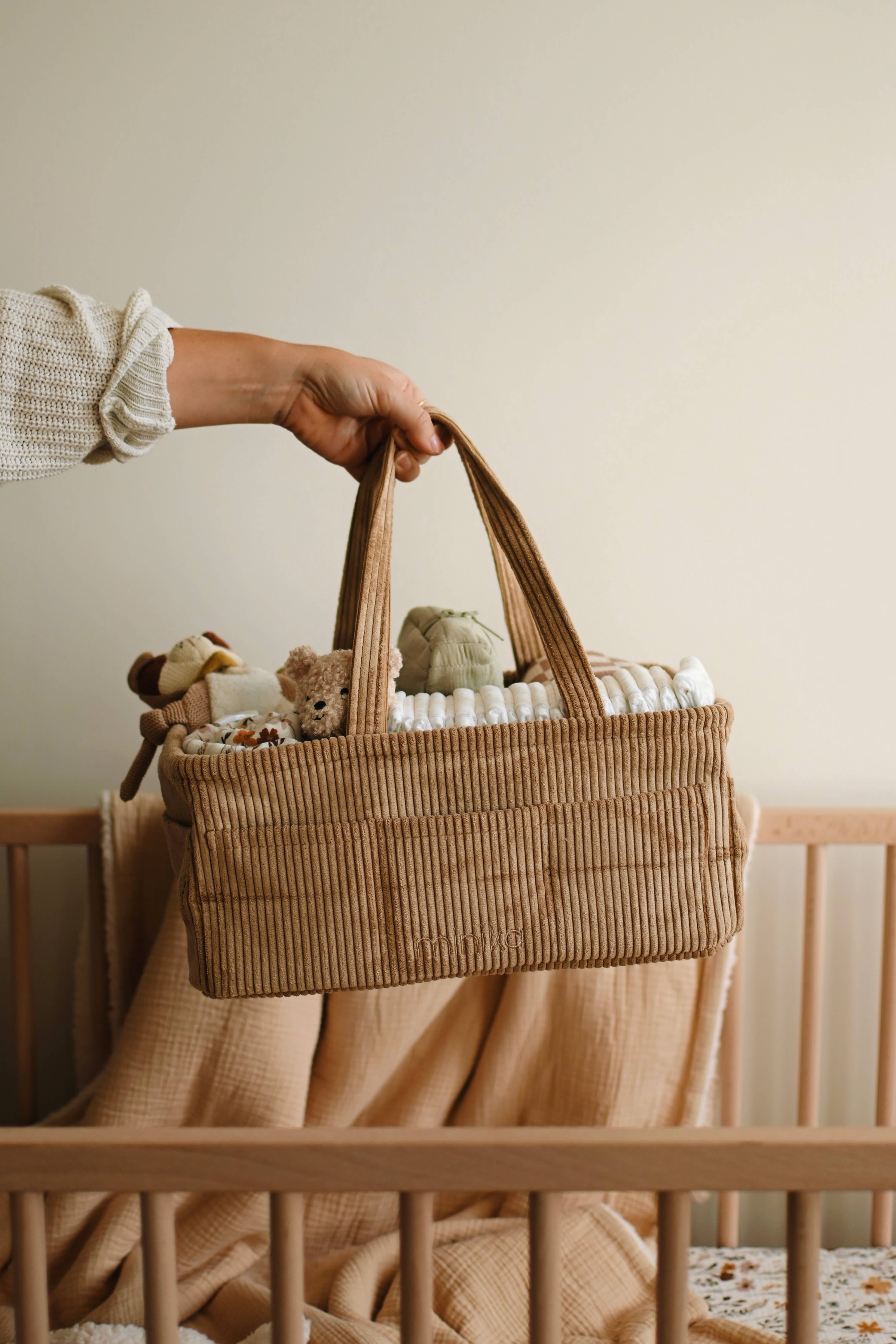 Panier à couches amande Minika – organisateur bébé en velours côtelé, rangement chambre, Olie & co - Minika almond corduroy diaper caddy – baby essentials organizer, Olie & co