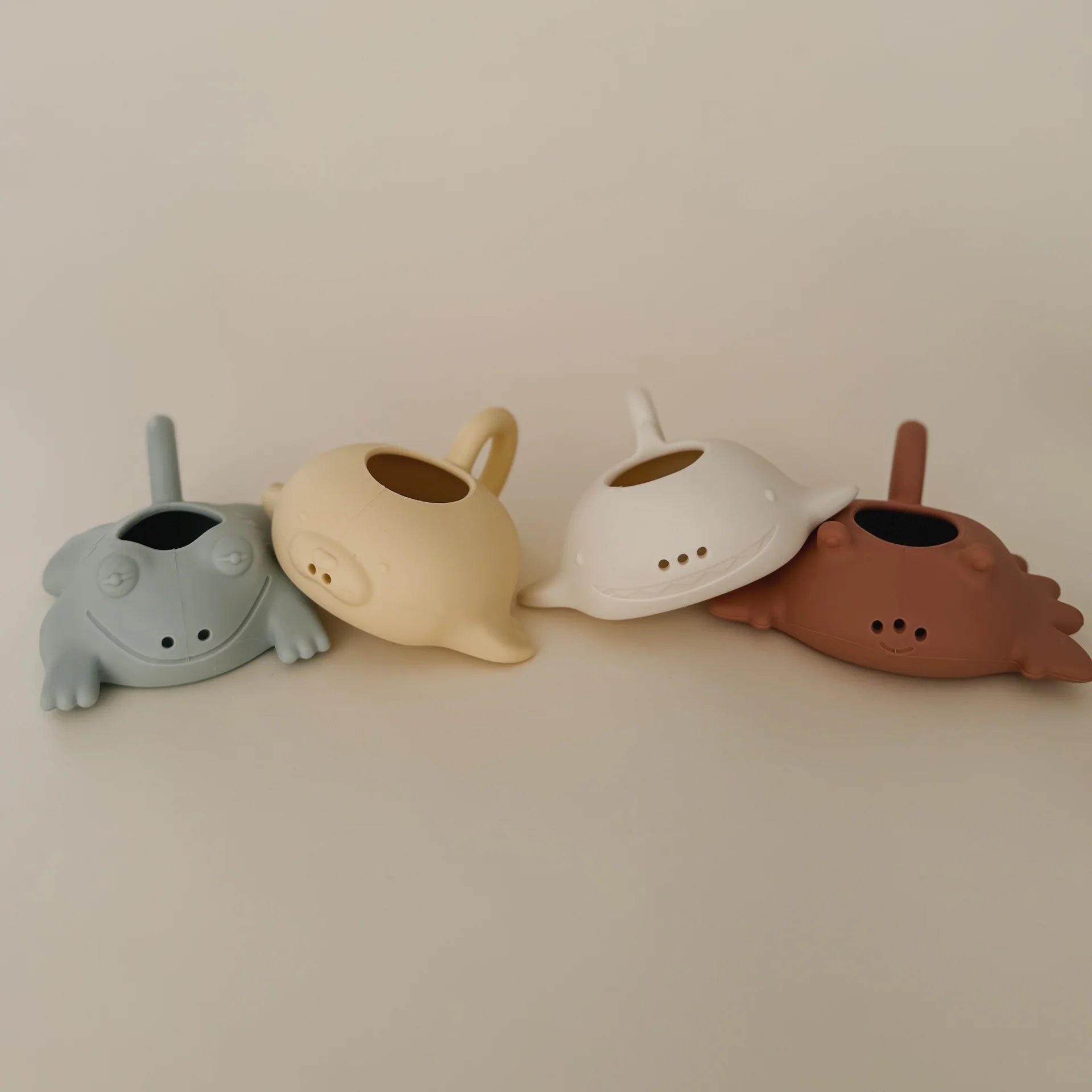Noüka Bath Toy | Scoop & Sprinkle Water Animals | By the sea
