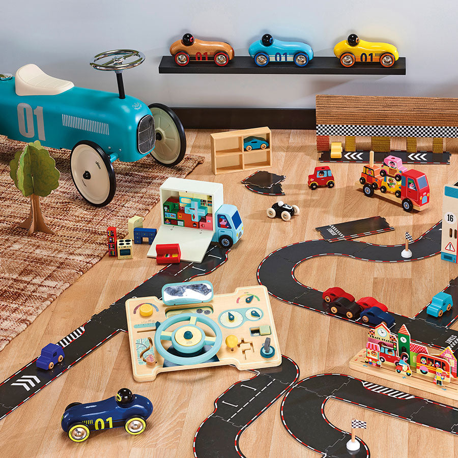 Tableau d’activité Vilac Ma première voiture sur table – Vilac My First Car activity board on table – Olie & co